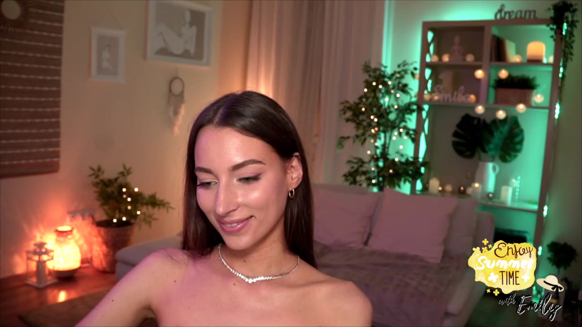 Gallery image thumbnail from Emily_grey69's myfreecams stream on, 05/24/2023, 20:30 image 15 of 20