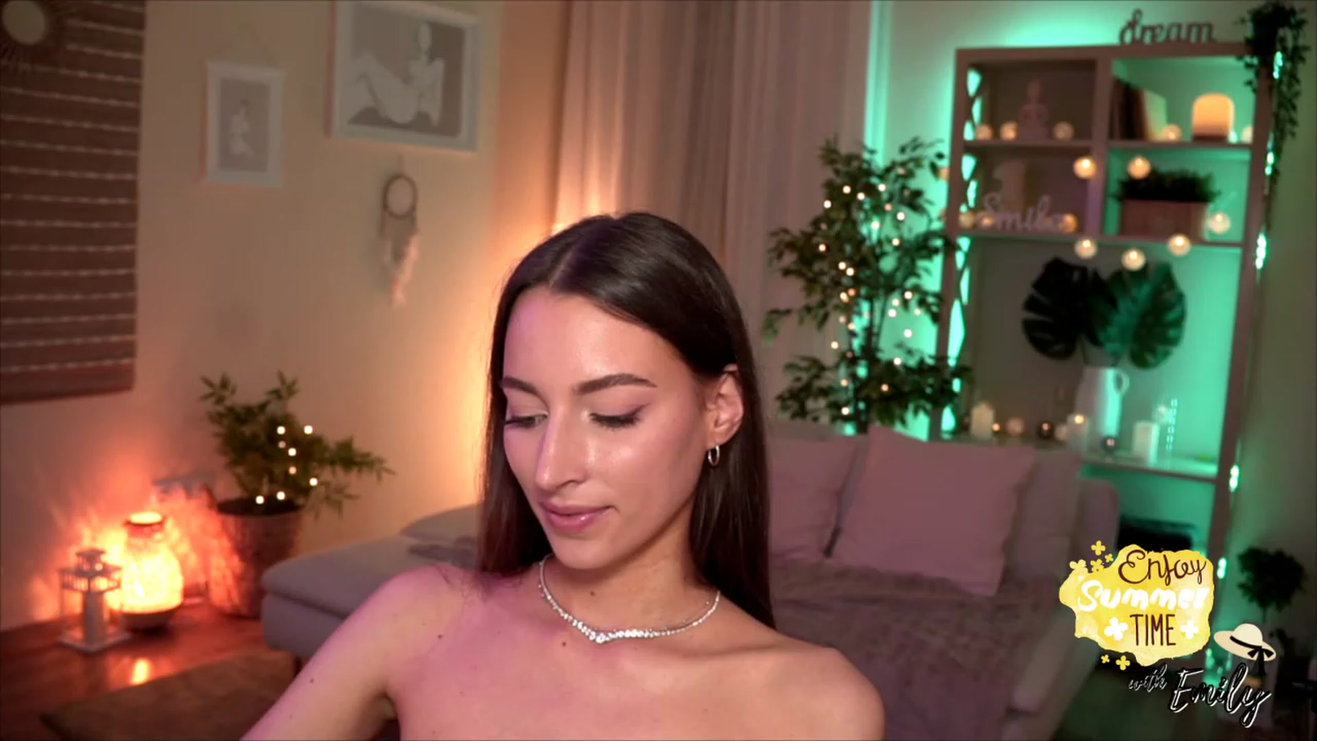 Gallery image thumbnail from Emily_grey69's myfreecams stream on, 05/24/2023, 20:30 image 16 of 20