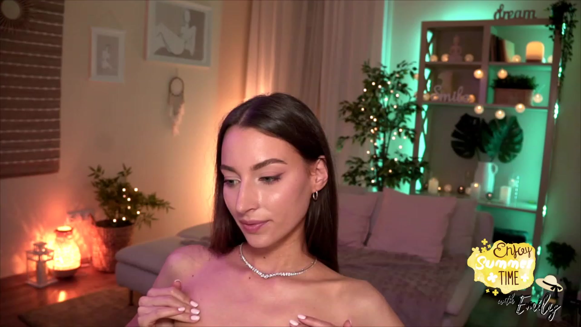 Gallery image thumbnail from Emily_grey69's myfreecams stream on, 05/24/2023, 20:30 image 14 of 20
