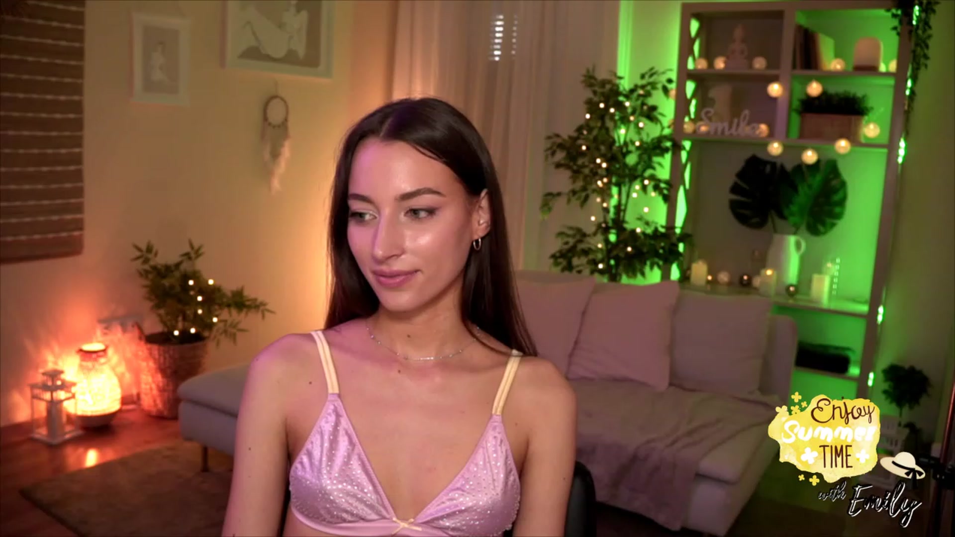 Gallery image thumbnail from Emily_grey69's myfreecams stream on, 05/25/2023, 14:08 image 6 of 20