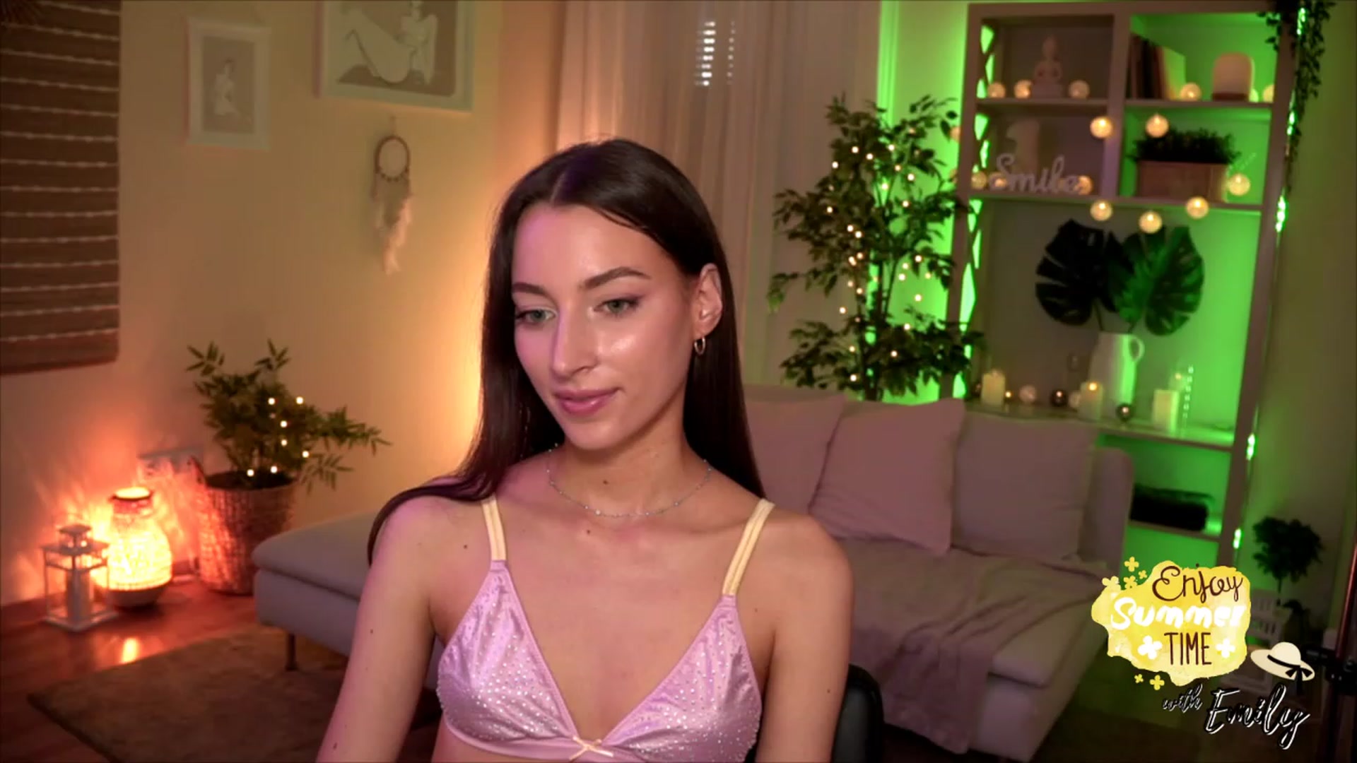 Gallery image thumbnail from Emily_grey69's myfreecams stream on, 05/25/2023, 14:08 image 8 of 20
