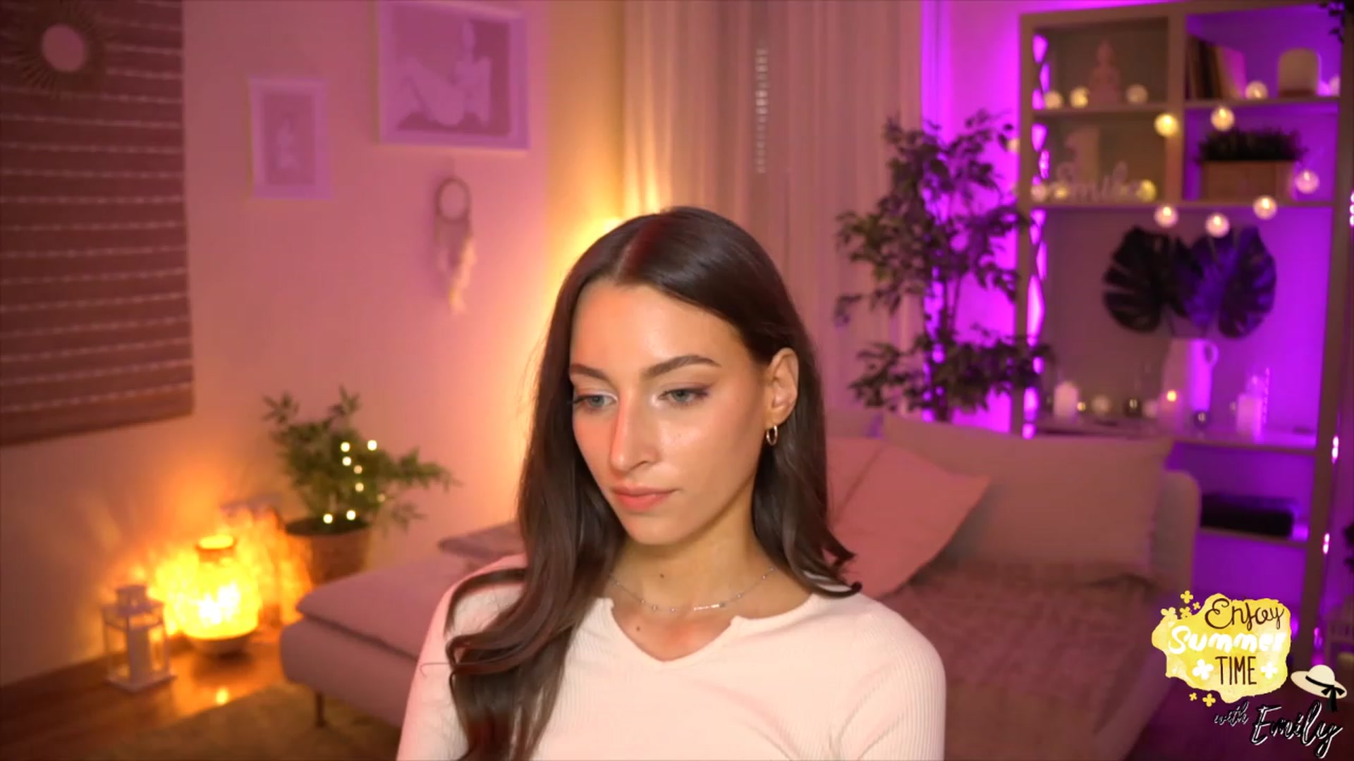 Gallery image thumbnail from Emily_grey69's myfreecams stream on, 05/26/2023, 18:48 image 2 of 20
