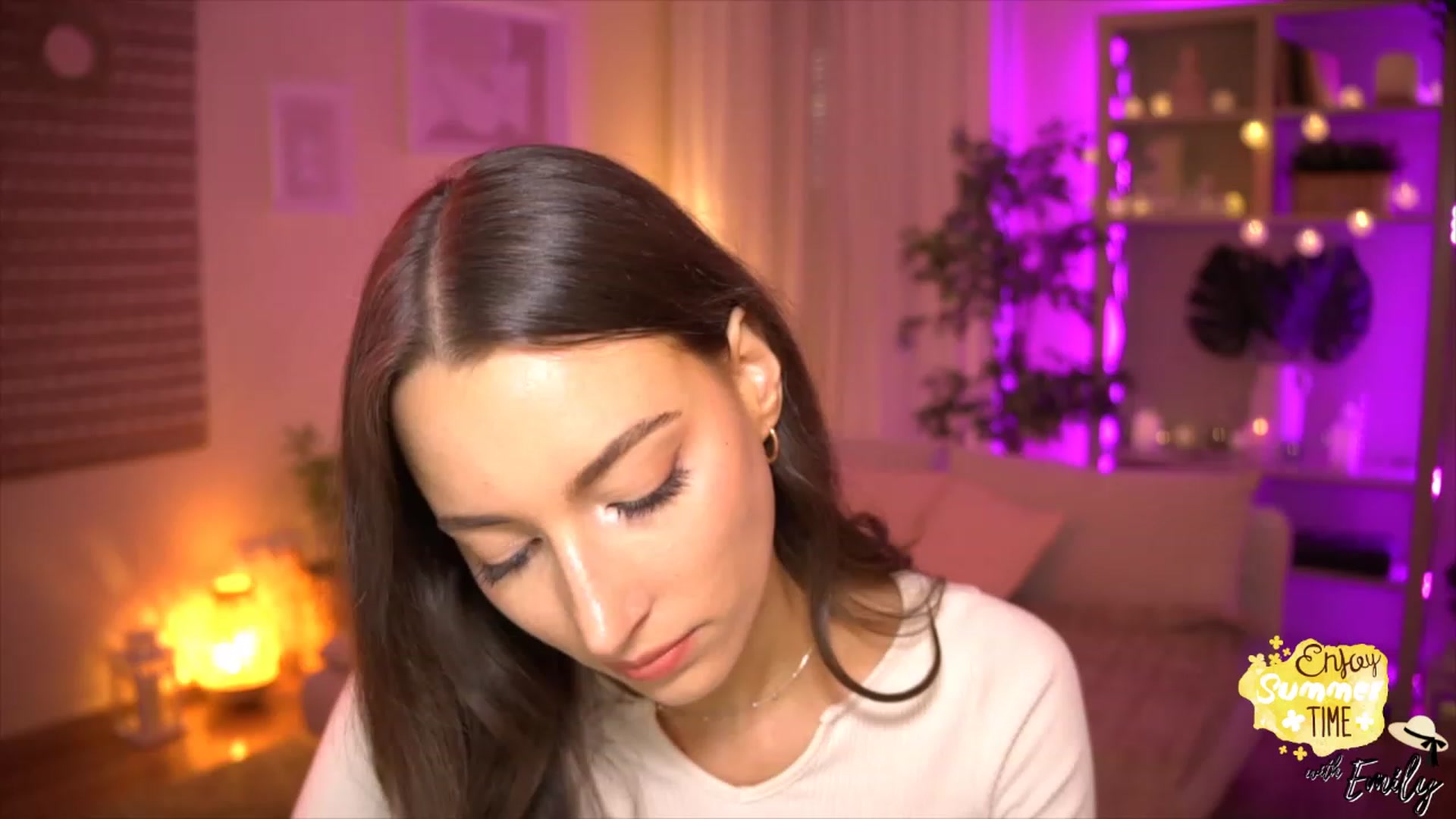 Gallery image thumbnail from Emily_grey69's myfreecams stream on, 05/26/2023, 18:48 image 5 of 20