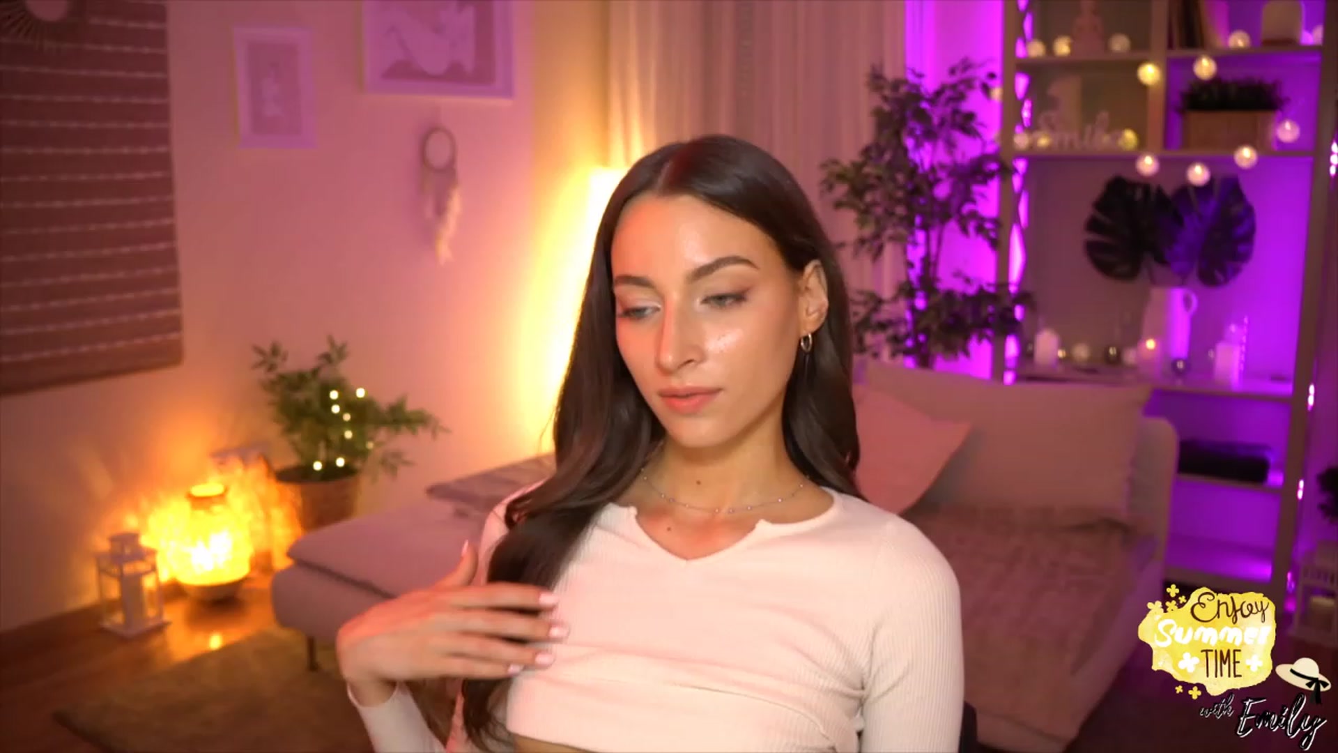 Gallery image thumbnail from Emily_grey69's myfreecams stream on, 05/26/2023, 18:48 image 13 of 20