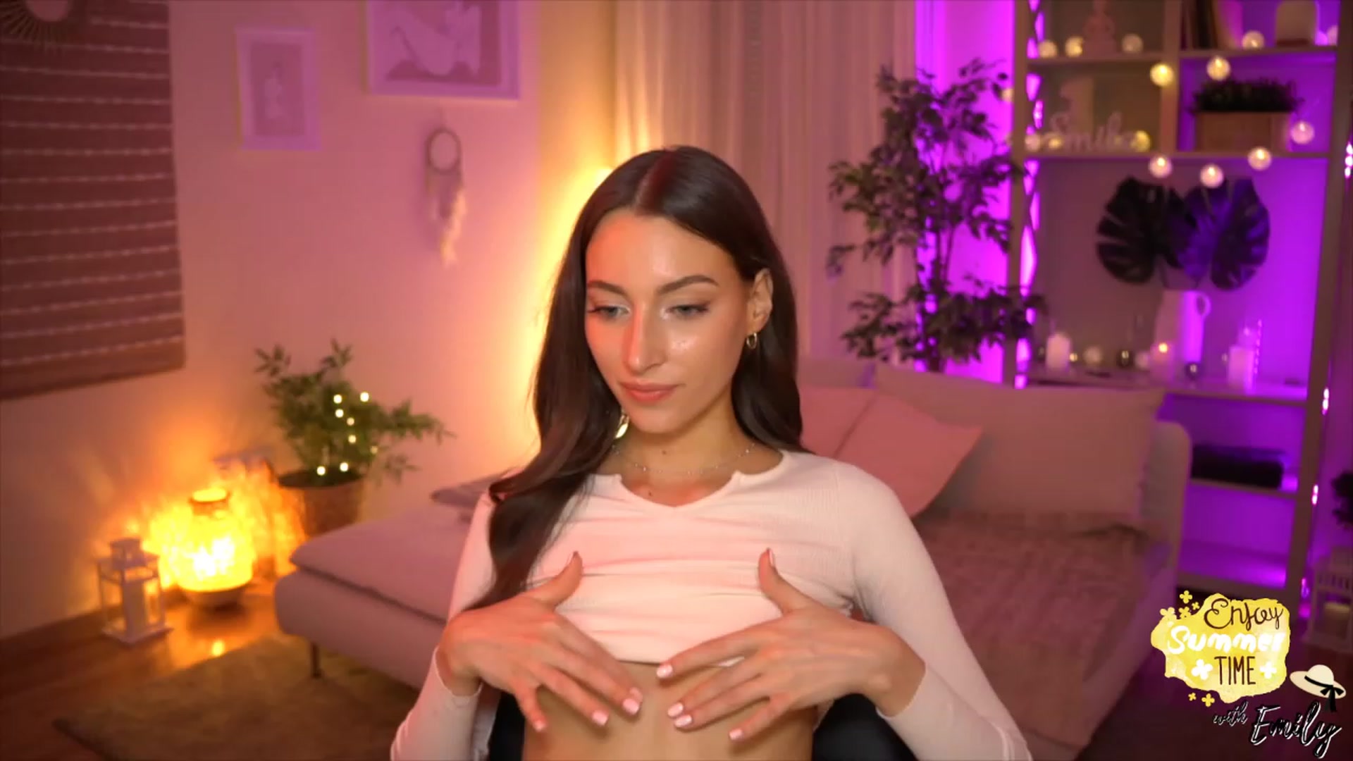 Gallery image thumbnail from Emily_grey69's myfreecams stream on, 05/26/2023, 18:48 image 14 of 20