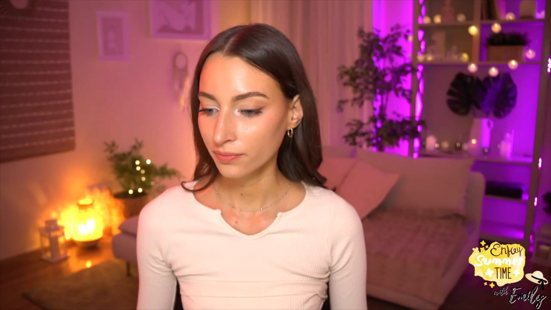 Gallery image thumbnail from Emily_grey69's myfreecams stream on, 05/26/2023, 18:48 image 16 of 20