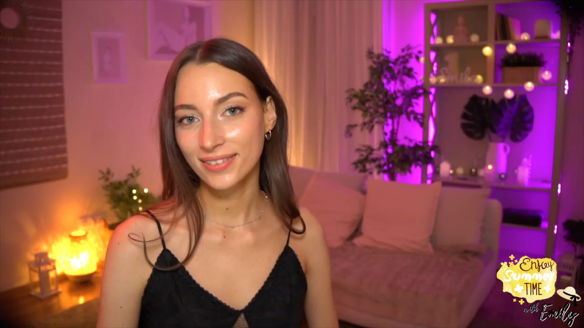 Gallery image thumbnail from Emily_grey69's myfreecams stream on, 05/26/2023, 20:28 image 9 of 20