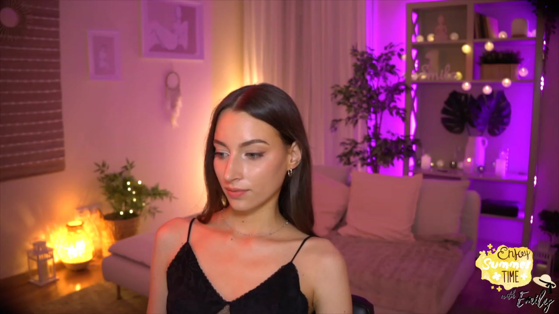 Gallery image thumbnail from Emily_grey69's myfreecams stream on, 05/26/2023, 20:28 image 13 of 20