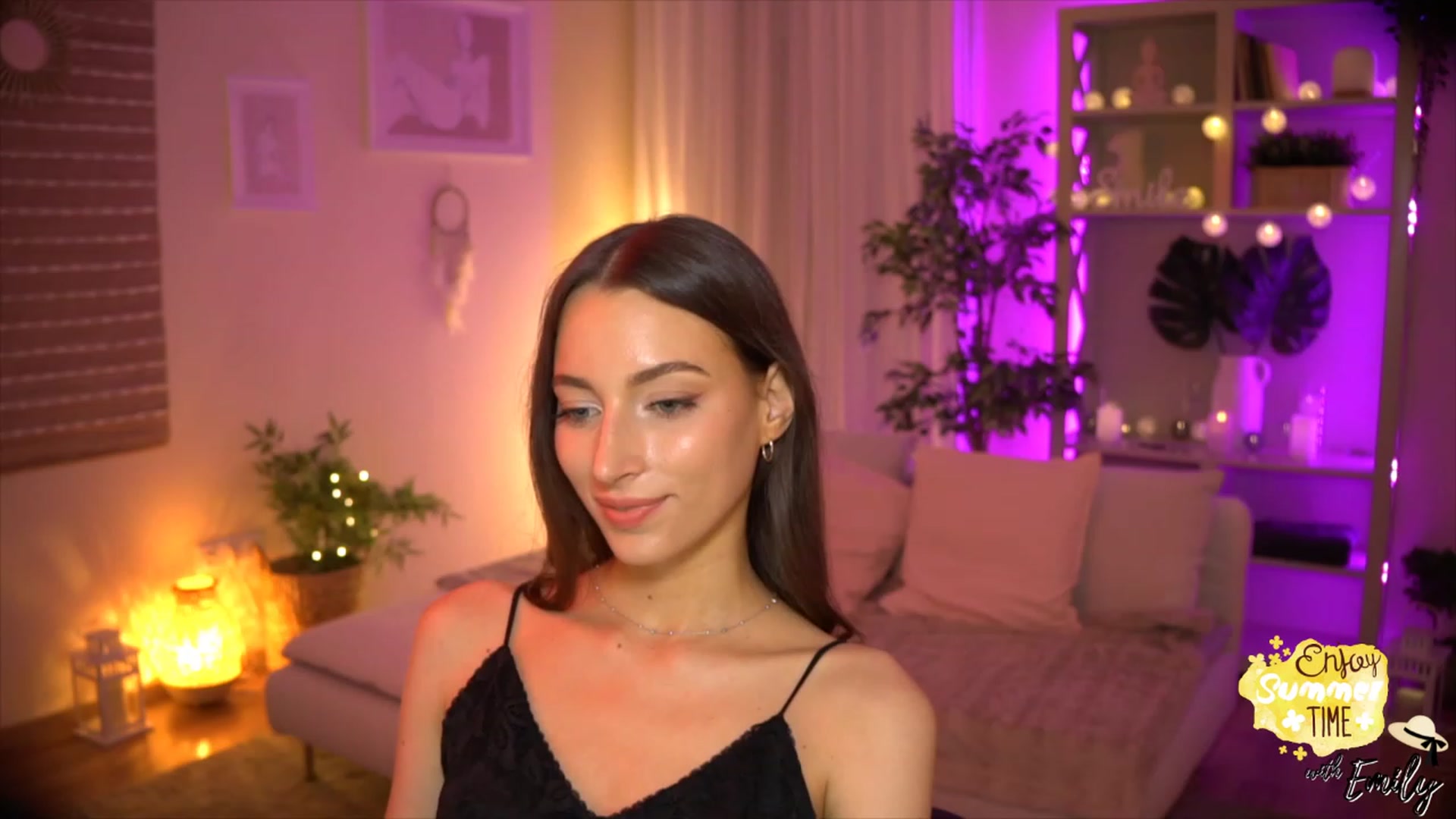 Gallery image thumbnail from Emily_grey69's myfreecams stream on, 05/26/2023, 20:28 image 18 of 20