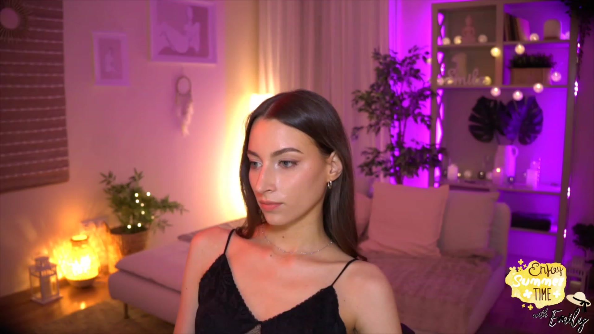 Gallery image thumbnail from Emily_grey69's myfreecams stream on, 05/26/2023, 20:28 image 14 of 20