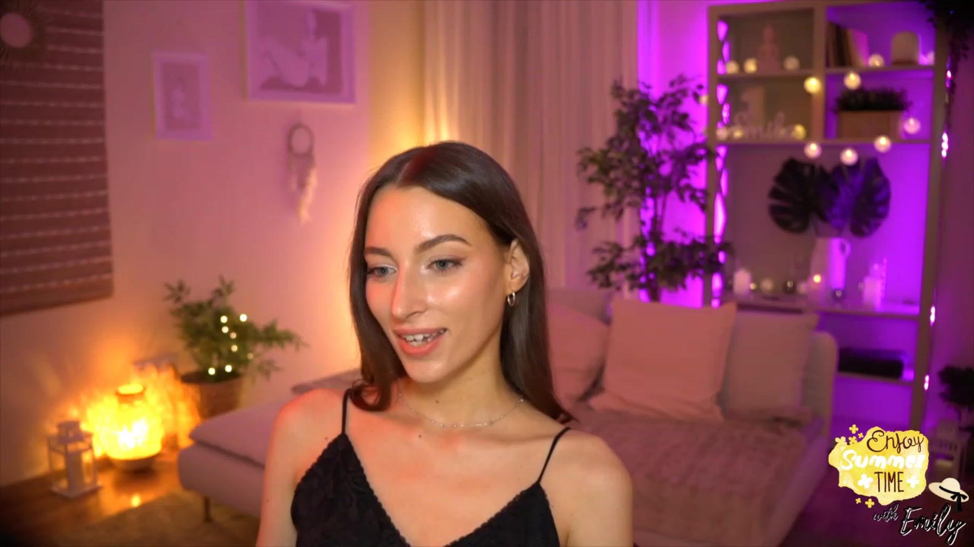 Gallery image thumbnail from Emily_grey69's myfreecams stream on, 05/26/2023, 20:28 image 20 of 20