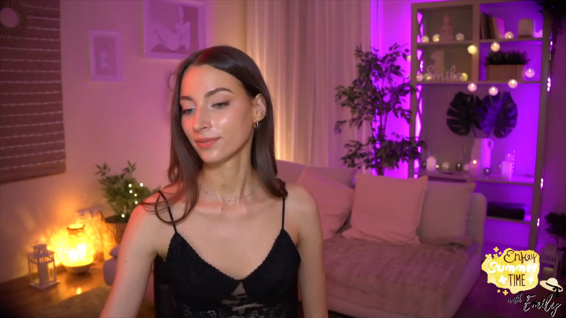 Gallery image thumbnail from Emily_grey69's myfreecams stream on, 05/26/2023, 20:28 image 6 of 20