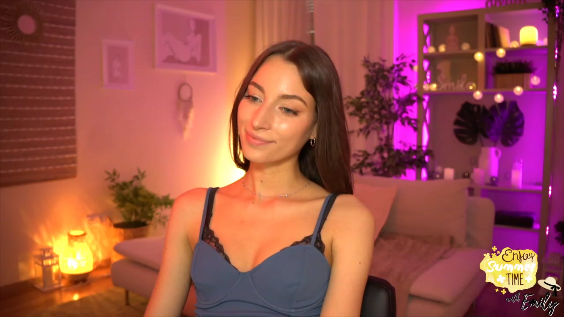 Gallery image thumbnail from Emily_grey69's myfreecams stream on, 05/30/2023, 17:26 image 10 of 20