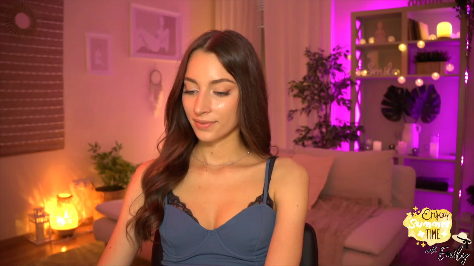 Gallery image thumbnail from Emily_grey69's myfreecams stream on, 05/30/2023, 17:26 image 8 of 20