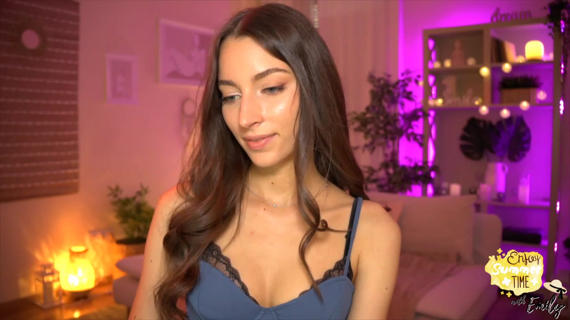 Gallery image thumbnail from Emily_grey69's myfreecams stream on, 05/30/2023, 17:26 image 14 of 20