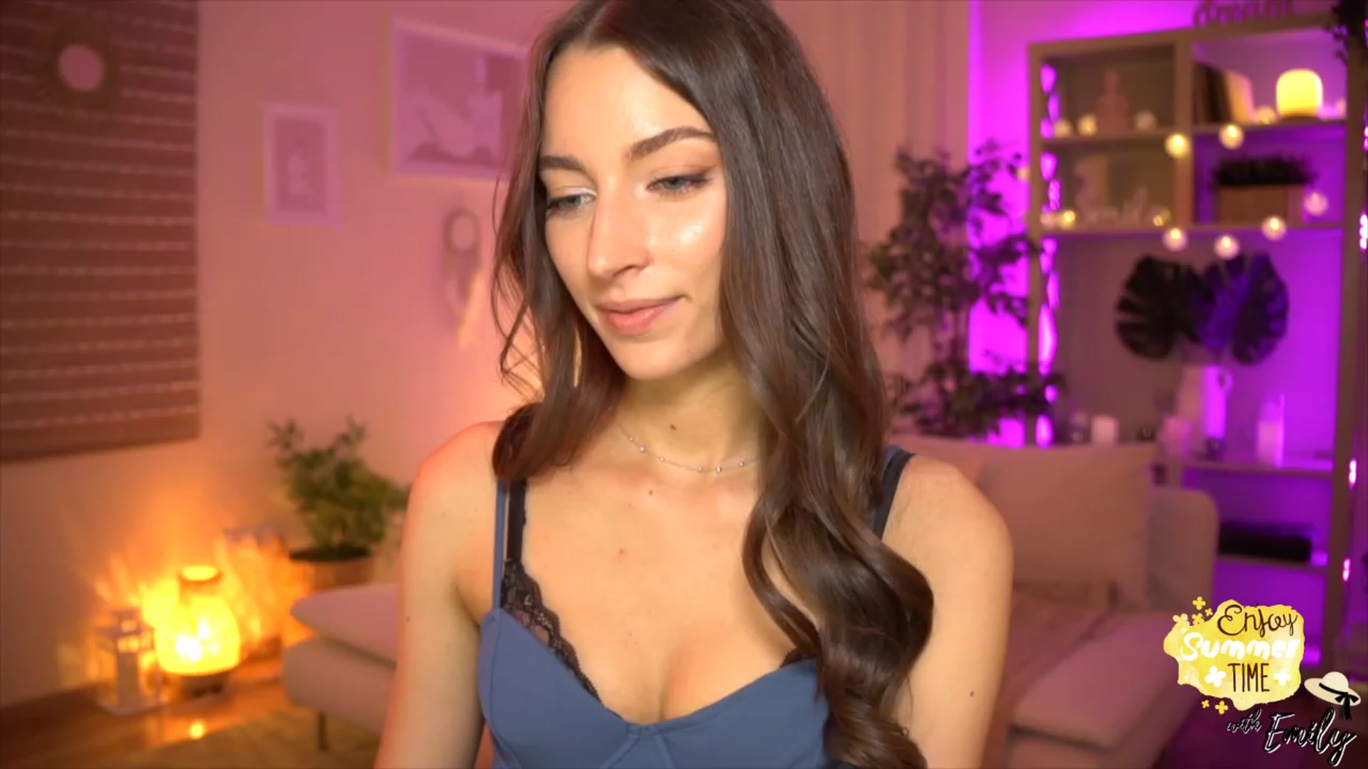 Gallery image thumbnail from Emily_grey69's myfreecams stream on, 05/30/2023, 17:26 image 1 of 20