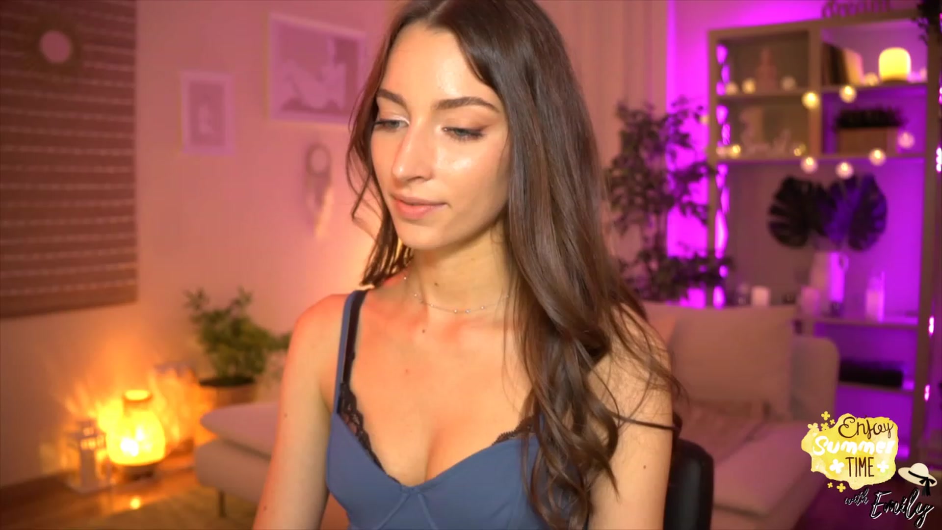 Gallery image thumbnail from Emily_grey69's myfreecams stream on, 05/30/2023, 17:26 image 2 of 20