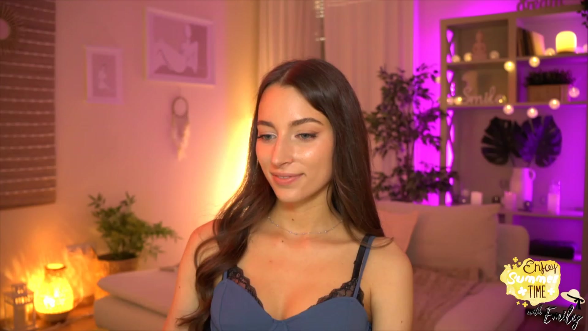 Gallery image thumbnail from Emily_grey69's myfreecams stream on, 05/30/2023, 18:22 image 4 of 20