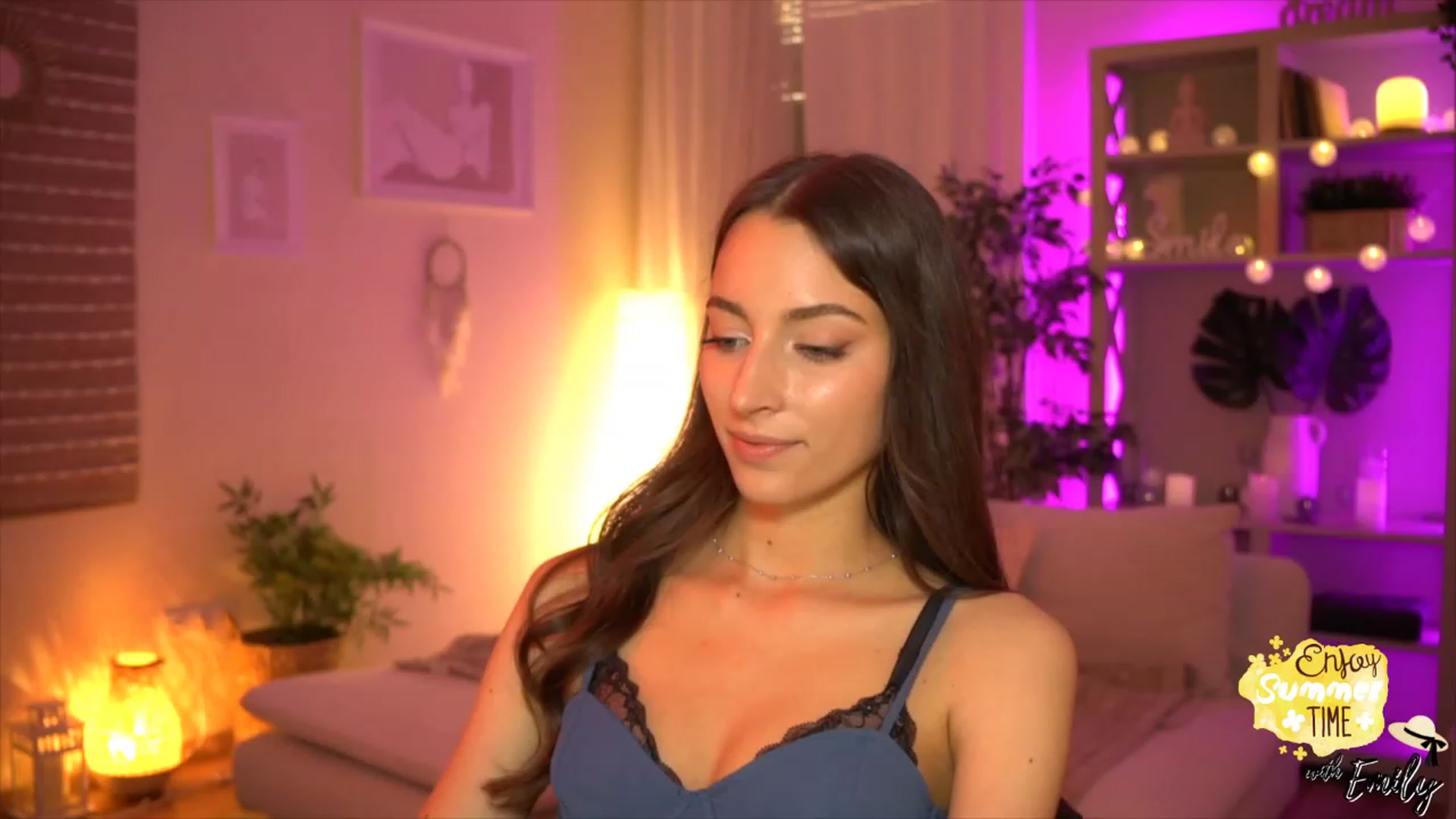 Gallery image thumbnail from Emily_grey69's myfreecams stream on, 05/30/2023, 18:22 image 3 of 20
