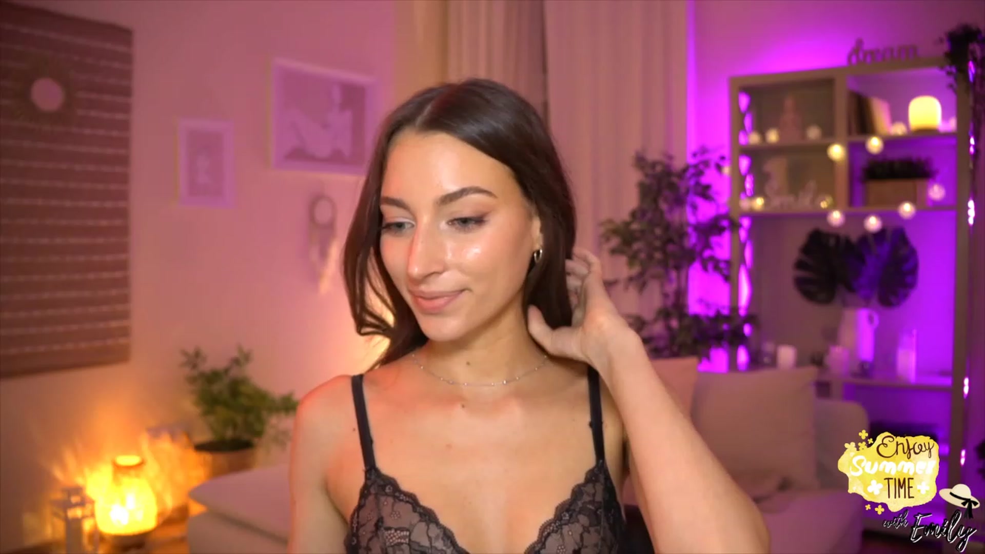 Gallery image thumbnail from Emily_grey69's myfreecams stream on, 05/30/2023, 21:11 image 20 of 20