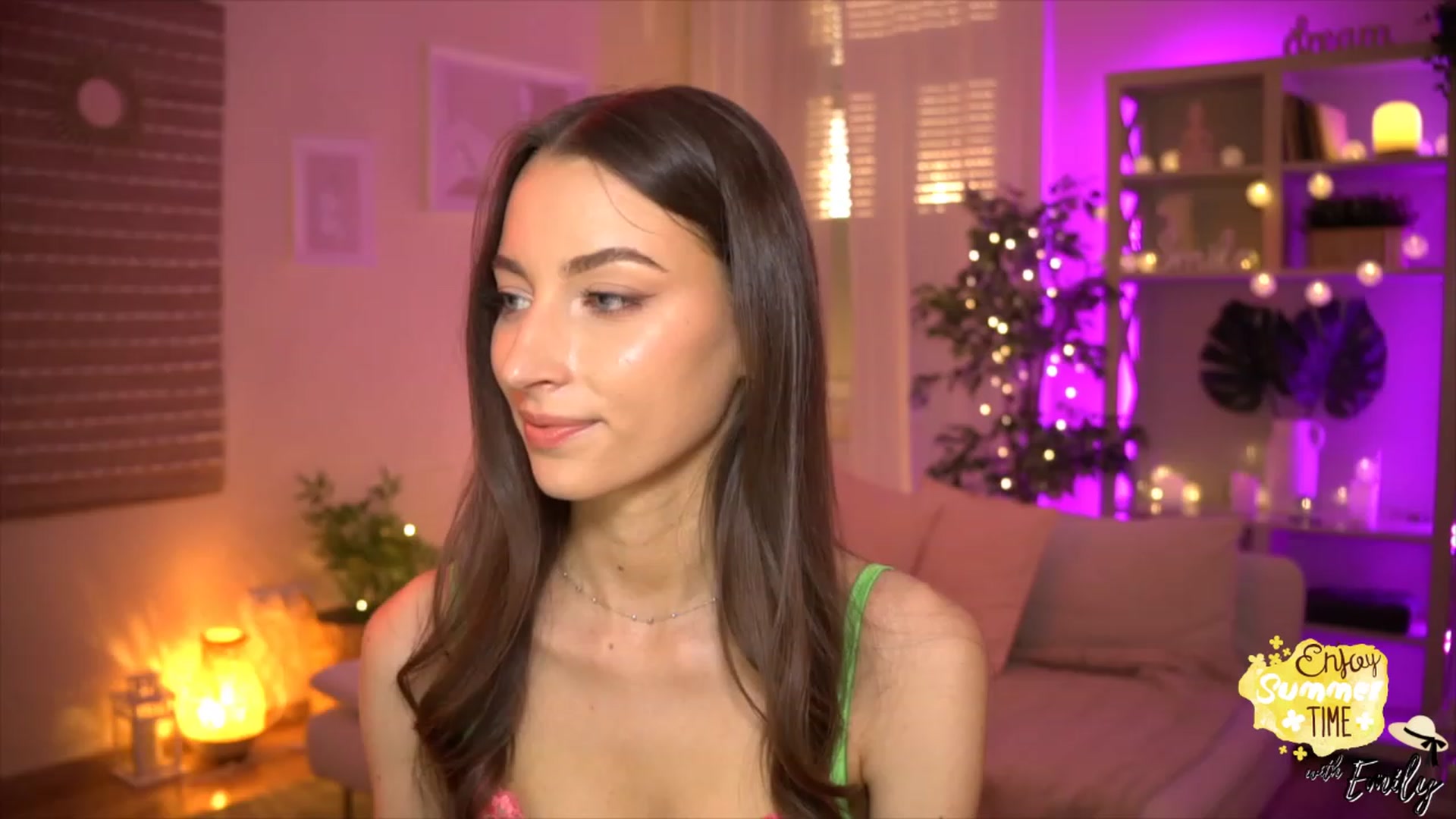 Gallery image thumbnail from Emily_grey69's myfreecams stream on, 05/31/2023, 18:04 image 7 of 20