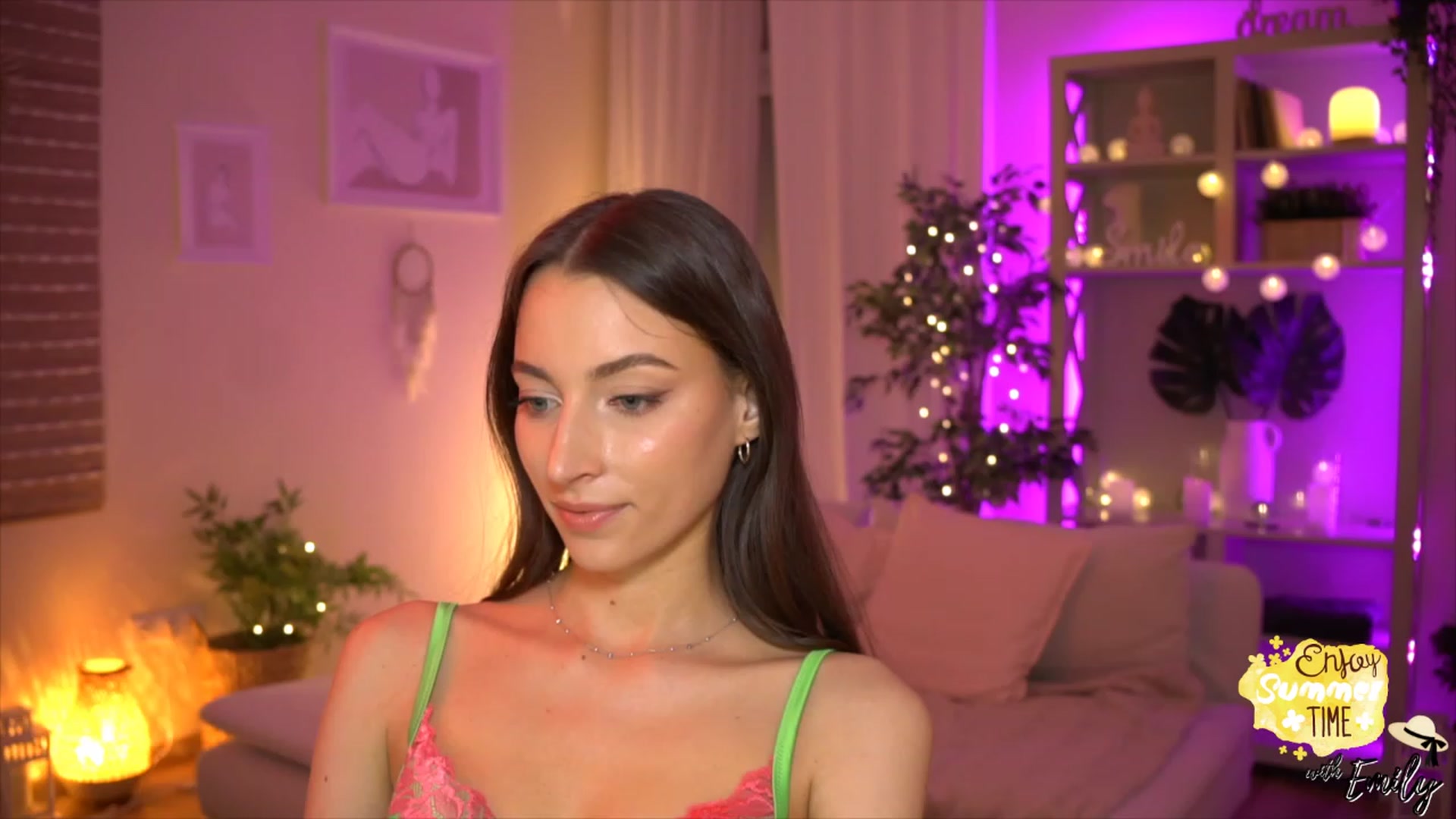 Gallery image thumbnail from Emily_grey69's myfreecams stream on, 05/31/2023, 19:32 image 9 of 20