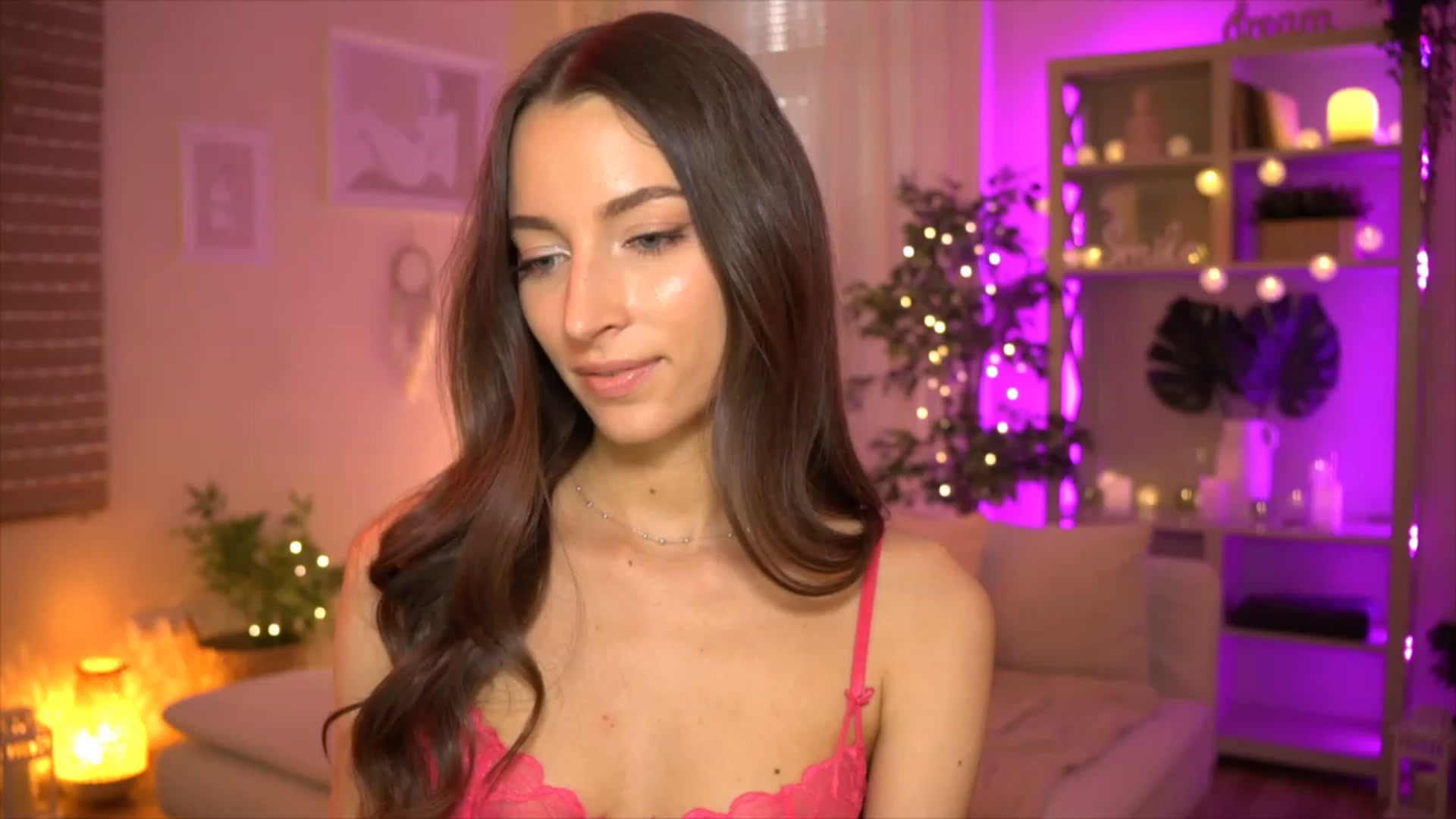 Gallery image thumbnail from Emily_grey69's myfreecams stream on, 06/02/2023, 16:18 image 1 of 20