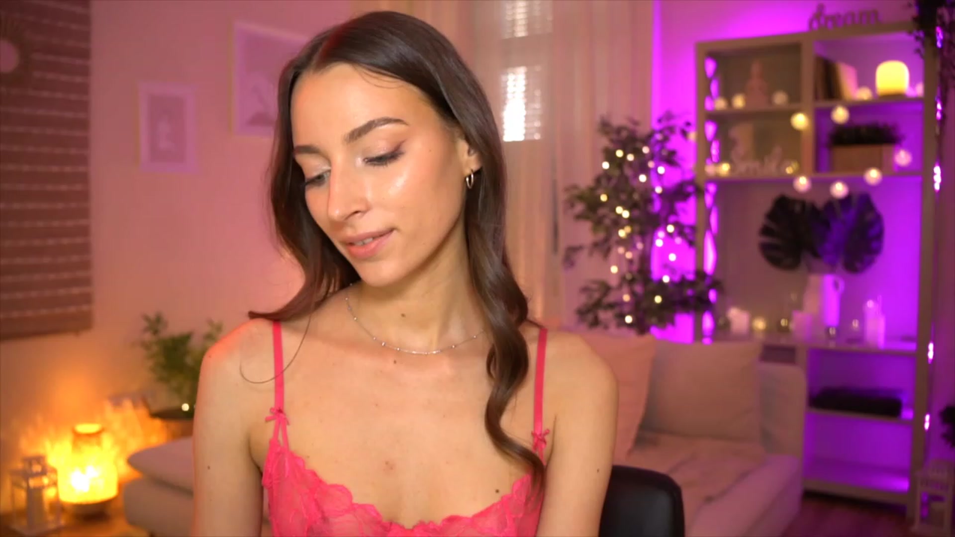 Gallery image thumbnail from Emily_grey69's myfreecams stream on, 06/02/2023, 16:52 image 10 of 20