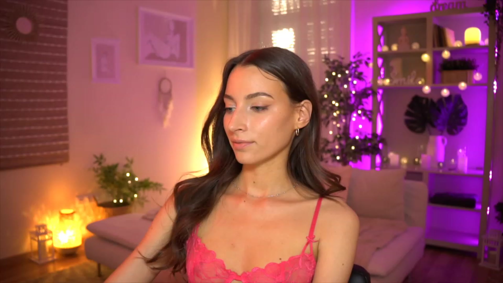 Gallery image thumbnail from Emily_grey69's myfreecams stream on, 06/02/2023, 17:55 image 8 of 20