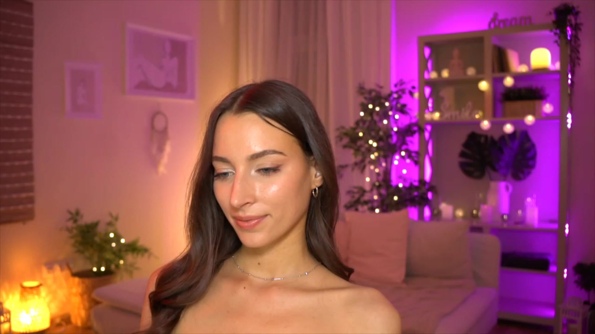 Gallery image thumbnail from Emily_grey69's myfreecams stream on, 06/02/2023, 19:50 image 20 of 20