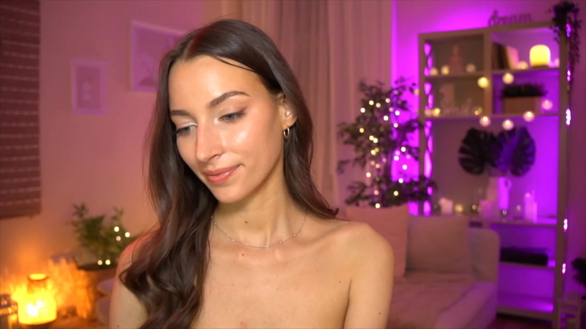 Gallery image thumbnail from Emily_grey69's myfreecams stream on, 06/02/2023, 19:50 image 10 of 20