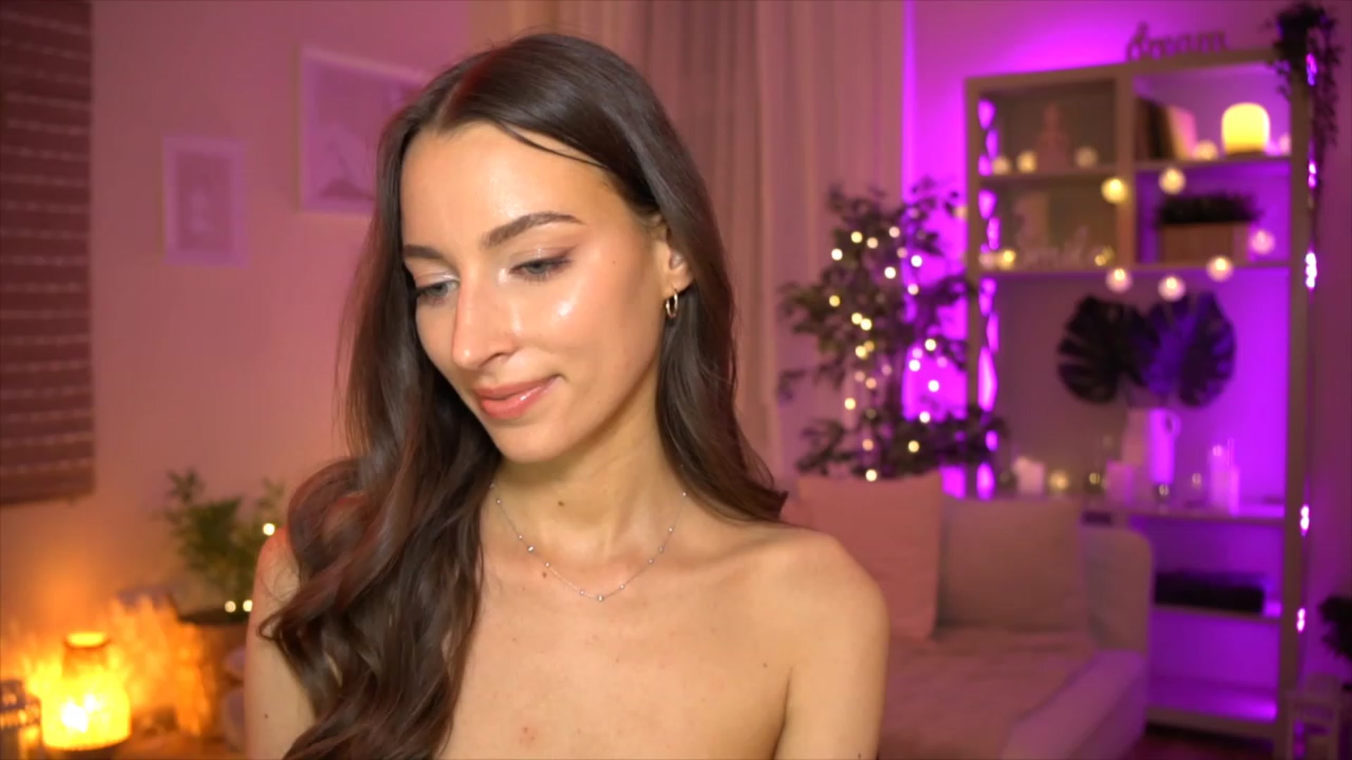 Gallery image thumbnail from Emily_grey69's myfreecams stream on, 06/02/2023, 19:50 image 6 of 20