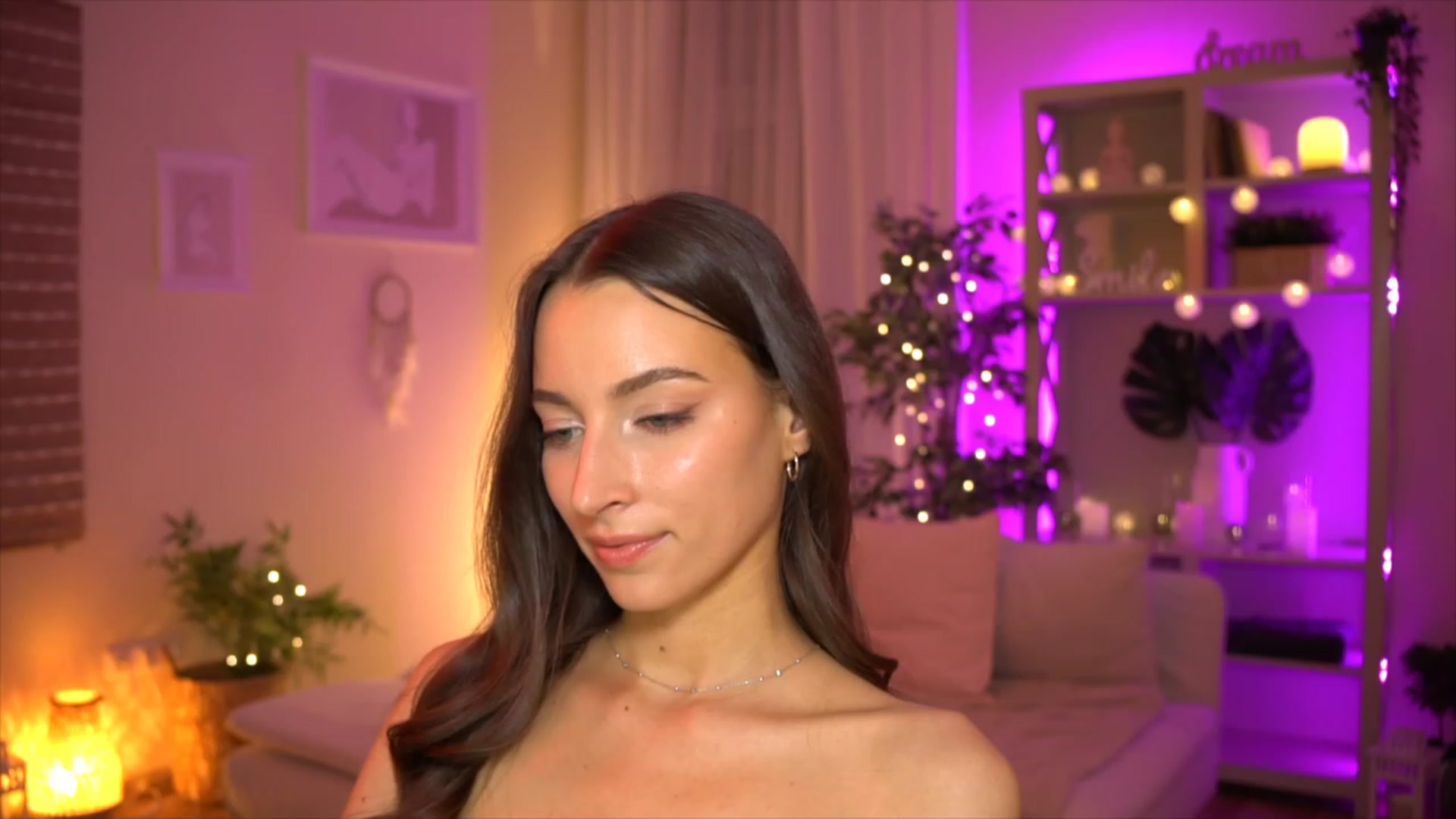 Gallery image thumbnail from Emily_grey69's myfreecams stream on, 06/02/2023, 19:50 image 19 of 20