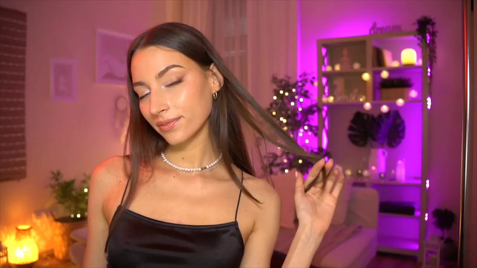 Gallery image thumbnail from Emily_grey69's myfreecams stream on, 06/04/2023, 16:32 image 20 of 20