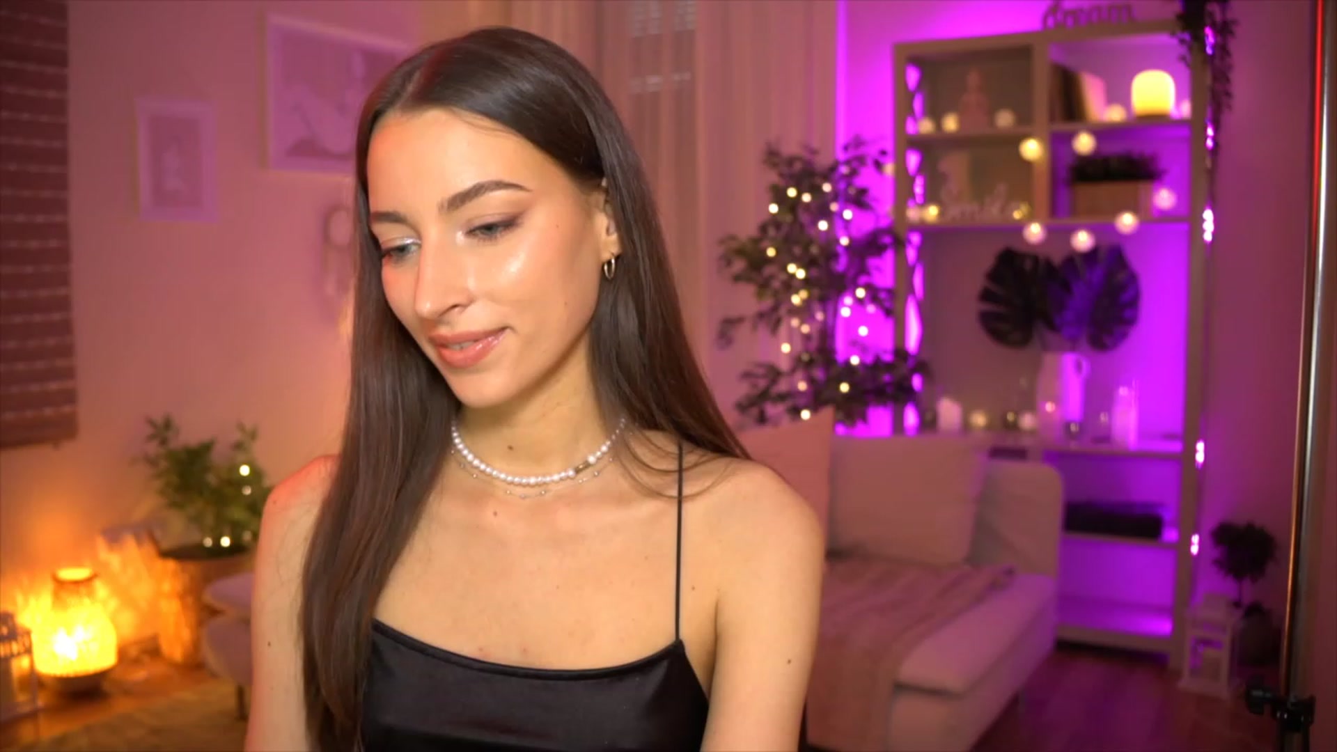Gallery image thumbnail from Emily_grey69's myfreecams stream on, 06/04/2023, 16:32 image 11 of 20