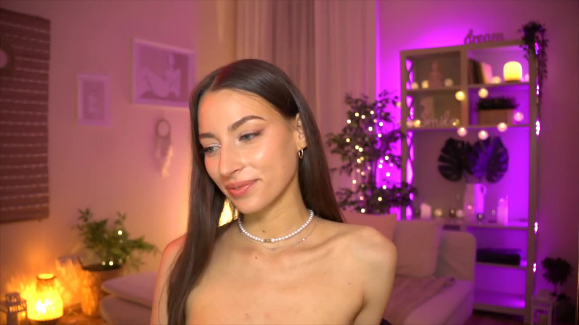 Gallery image thumbnail from Emily_grey69's myfreecams stream on, 06/04/2023, 19:31 image 11 of 20
