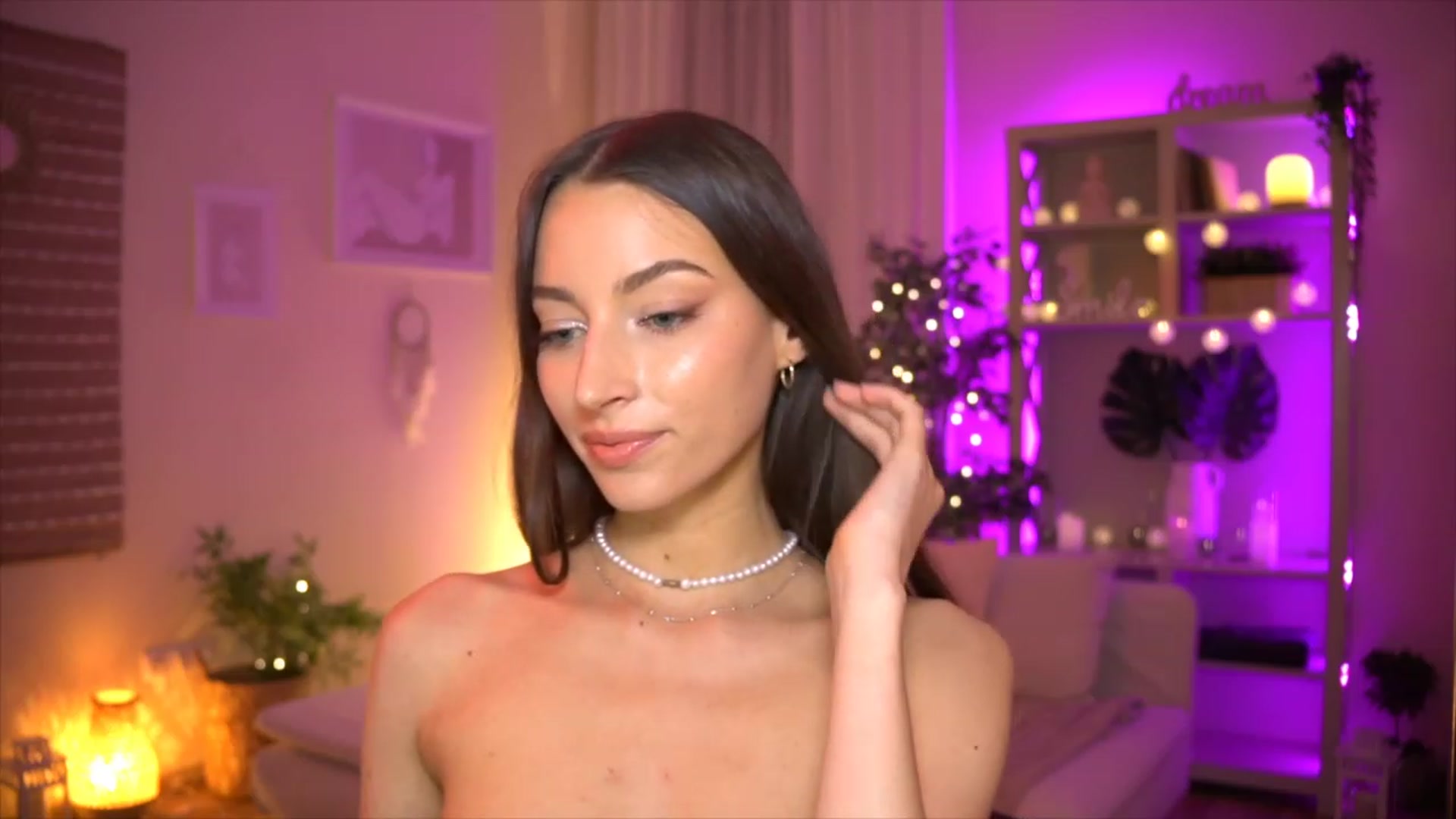 Gallery image thumbnail from Emily_grey69's myfreecams stream on, 06/04/2023, 19:31 image 10 of 20