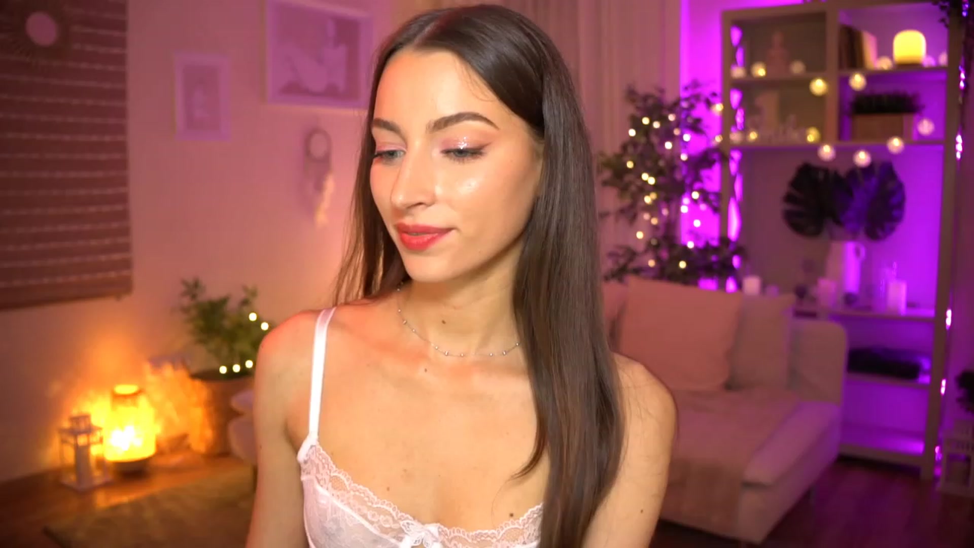 Gallery image thumbnail from Emily_grey69's myfreecams stream on, 06/07/2023, 18:37 image 1 of 20