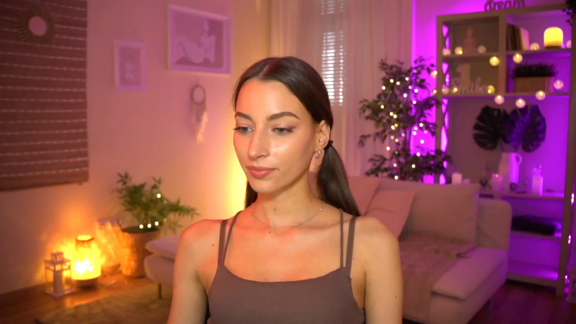 Gallery image thumbnail from Emily_grey69's myfreecams stream on, 06/08/2023, 16:39 image 9 of 20