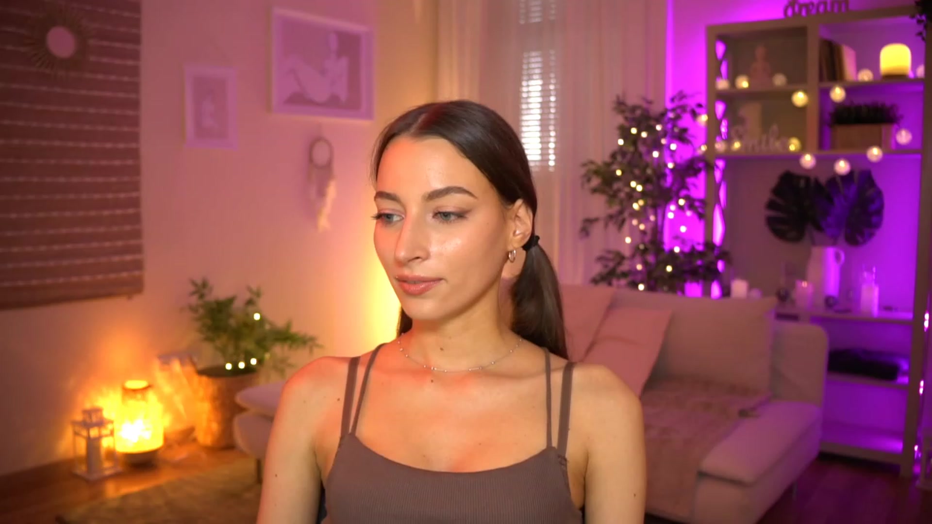 Gallery image thumbnail from Emily_grey69's myfreecams stream on, 06/08/2023, 16:39 image 11 of 20