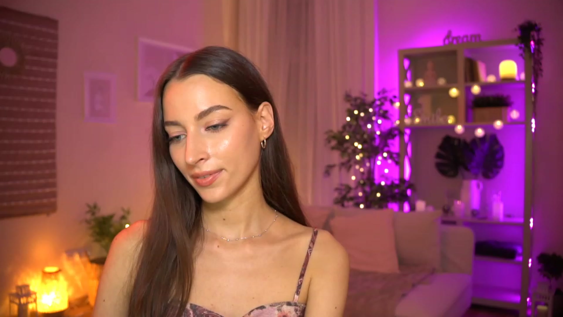 Gallery image thumbnail from Emily_grey69's myfreecams stream on, 06/08/2023, 20:12 image 7 of 20