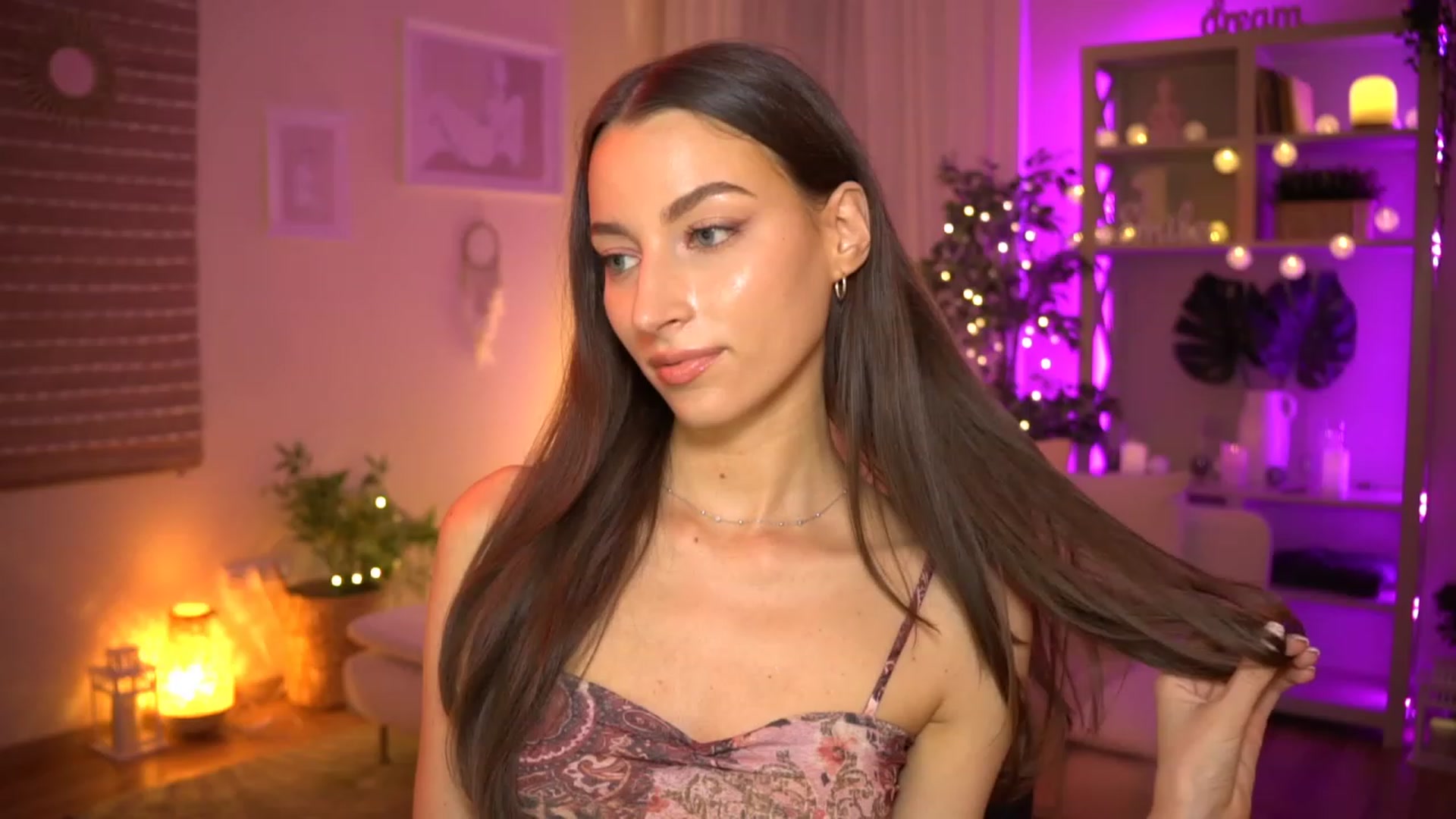 Gallery image thumbnail from Emily_grey69's myfreecams stream on, 06/08/2023, 20:12 image 2 of 20