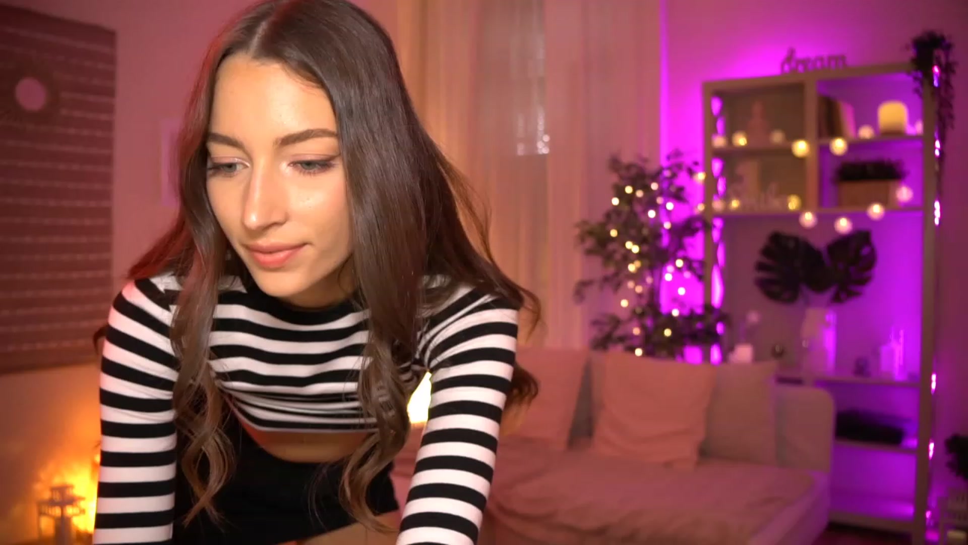 Gallery image thumbnail from Emily_grey69's myfreecams stream on, 06/10/2023, 12:38 image 6 of 20