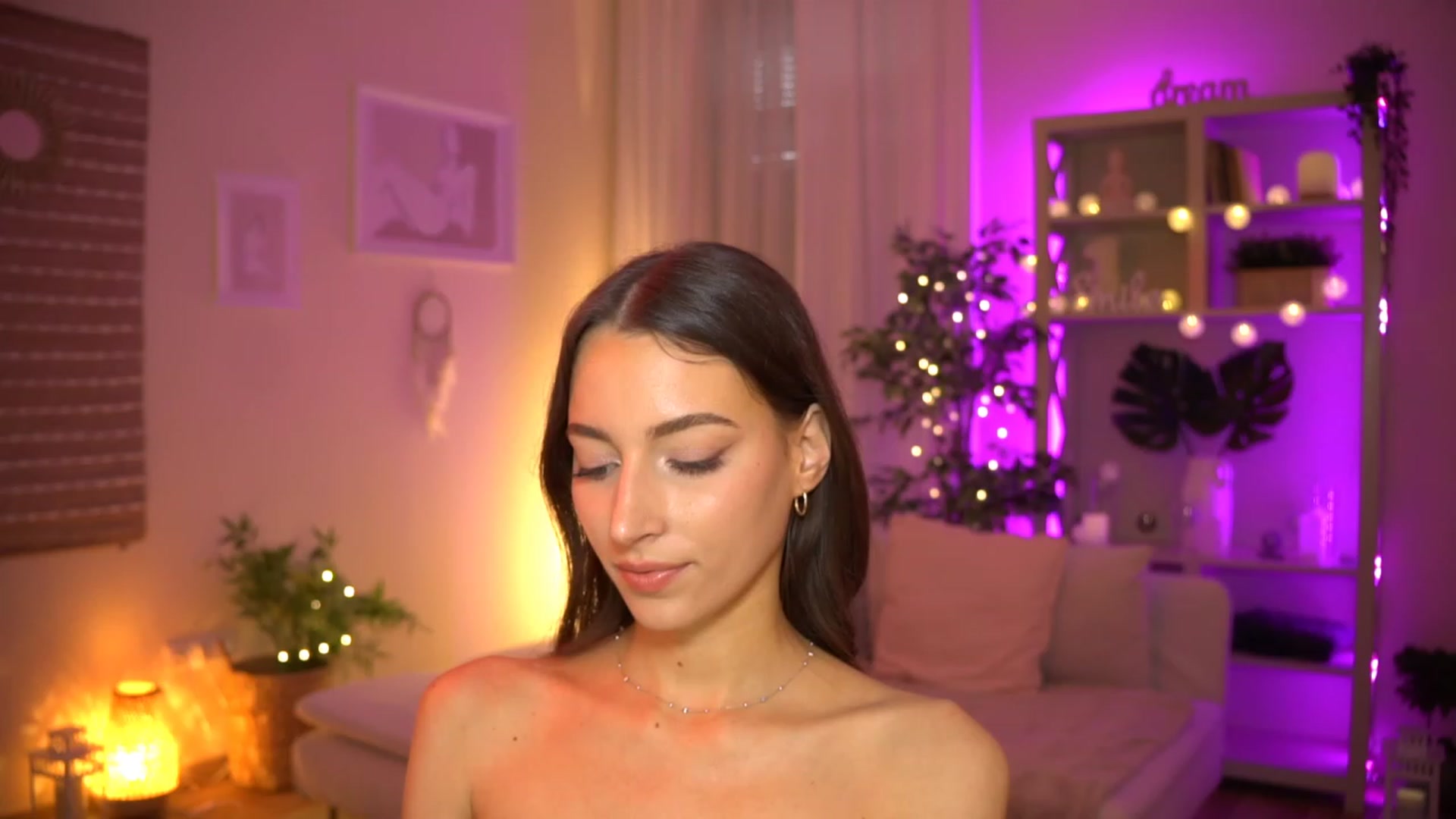 Gallery image thumbnail from Emily_grey69's myfreecams stream on, 06/10/2023, 14:52 image 20 of 20