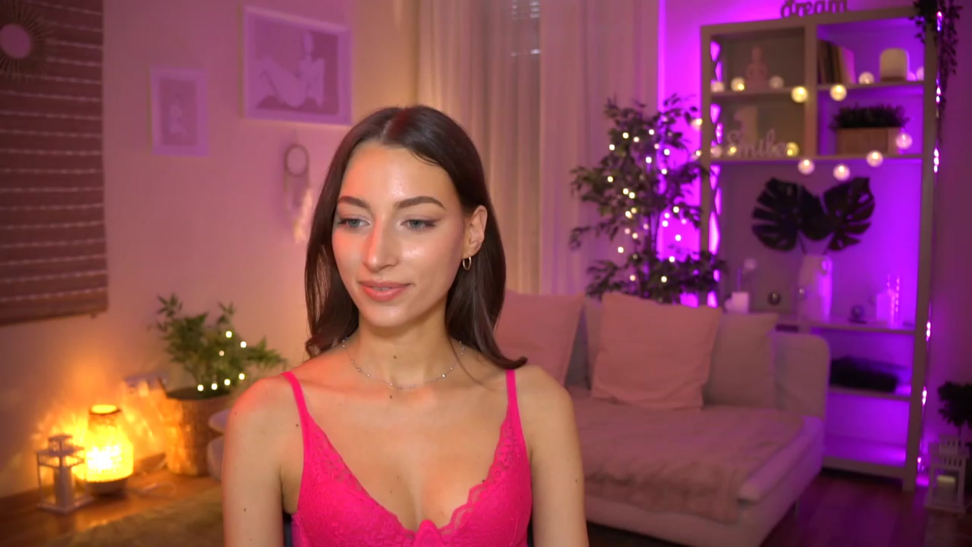 Gallery image thumbnail from Emily_grey69's myfreecams stream on, 06/10/2023, 14:52 image 14 of 20