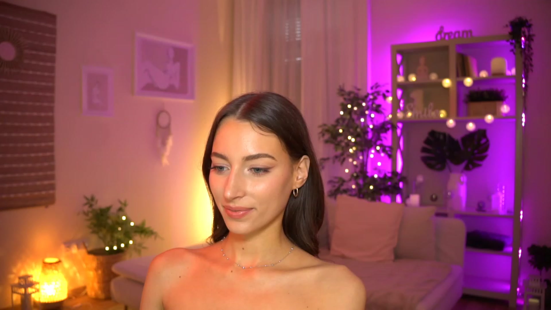 Gallery image thumbnail from Emily_grey69's myfreecams stream on, 06/10/2023, 14:52 image 18 of 20