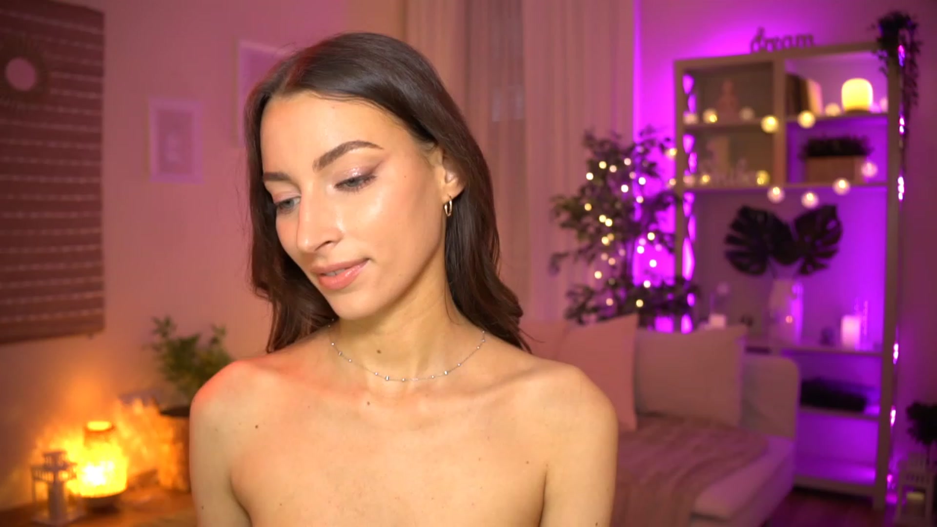 Gallery image thumbnail from Emily_grey69's myfreecams stream on, 06/11/2023, 17:30 image 16 of 20