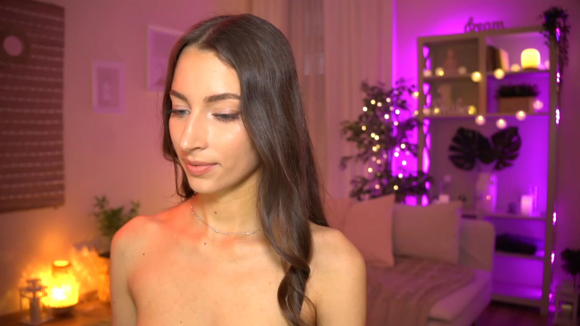 Gallery image thumbnail from Emily_grey69's myfreecams stream on, 06/11/2023, 17:30 image 15 of 20