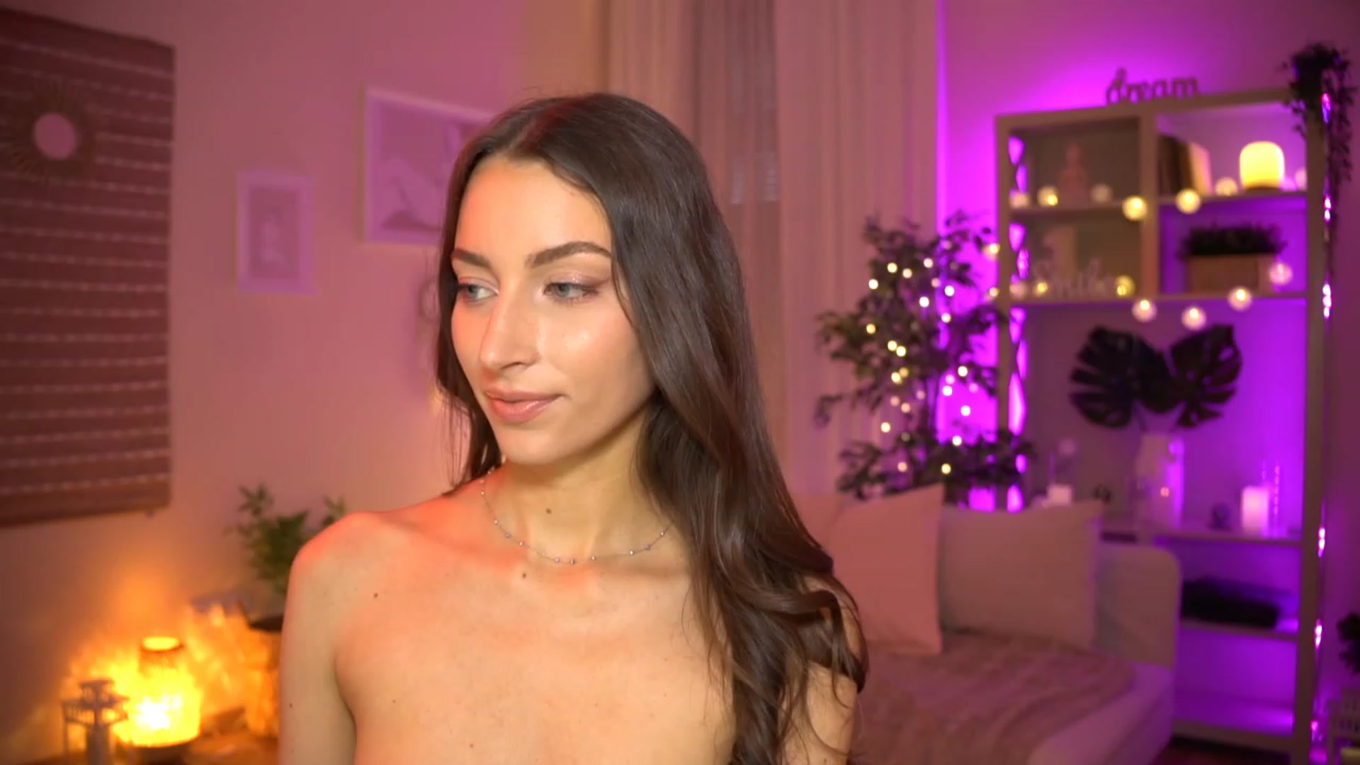 Gallery image thumbnail from Emily_grey69's myfreecams stream on, 06/11/2023, 17:30 image 19 of 20