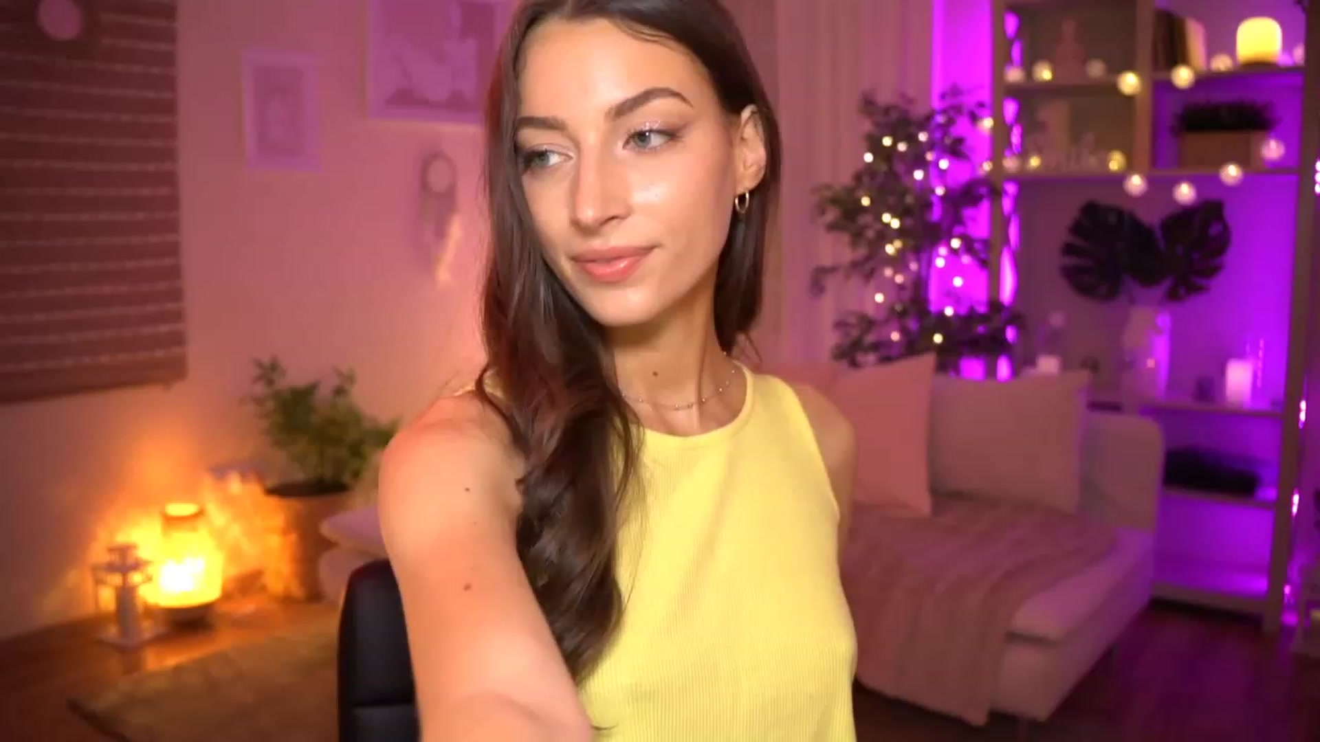 Gallery image thumbnail from Emily_grey69's myfreecams stream on, 06/11/2023, 19:24 image 3 of 20